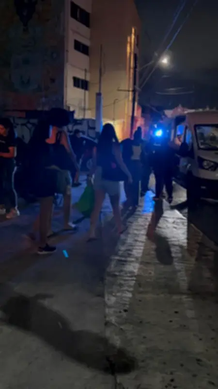 Rescatan a 39 mujeres víctimas de explotación sexual en bar de Cancún