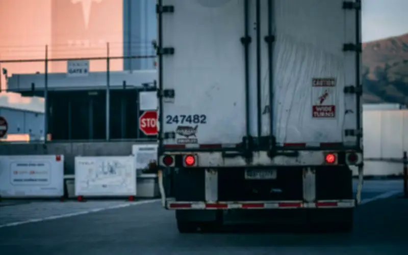 Rescatan a más de 200 migrantes encerrados en tráiler en Xalapa, Veracruz