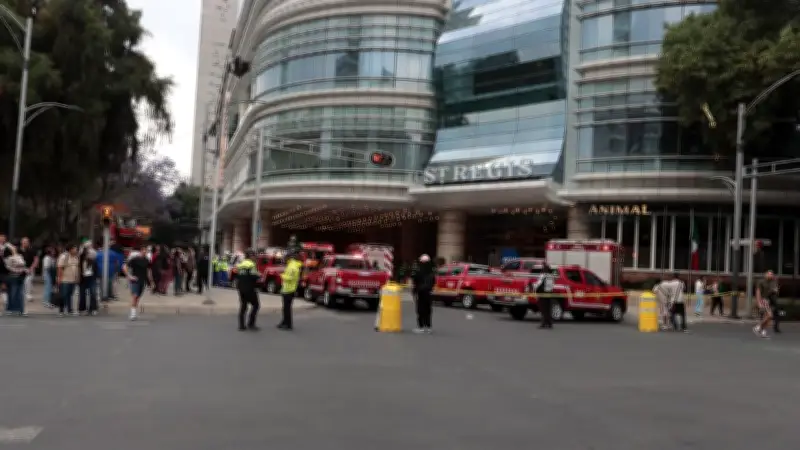 Rescatan a trabajador atrapado en el piso 29 de hotel en Paseo de la Reforma
