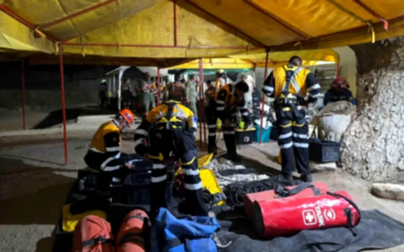 Rescatan con vida a minero tras más de 100 horas en derrumbe en Sinaloa