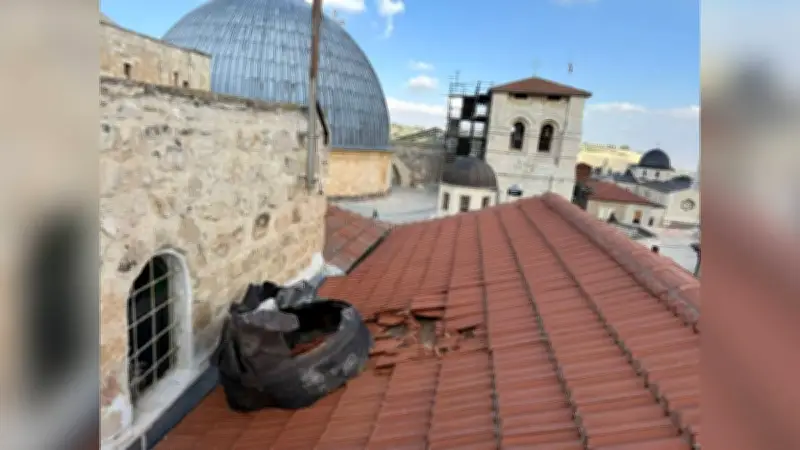 Restos de misiles iraníes caen cerca de sitios sagrados de Jerusalén tras ataque