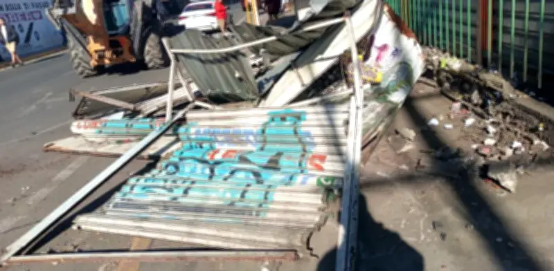 Retiran puestos semifijos que obstruían banquetas en carretera México-Puebla