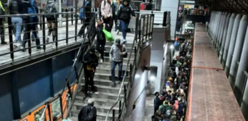Retiro de tren en Línea B del Metro causa caos y retrasos en CDMX