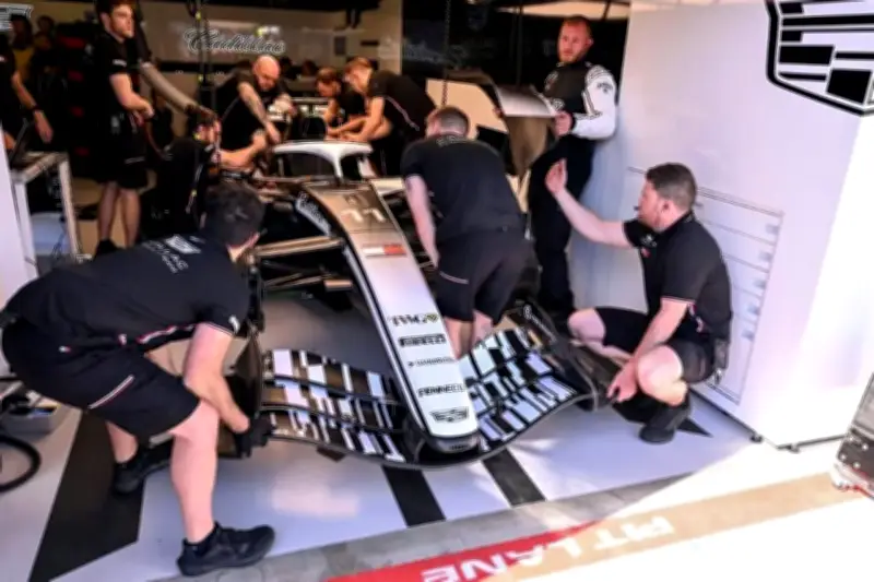 Retrasos en reparación del monoplaza de Checo Pérez afectan preparación en F1