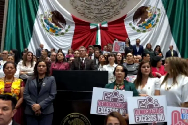 Revisan Plan B electoral más de 5 horas sin llegar a acuerdo en el Congreso