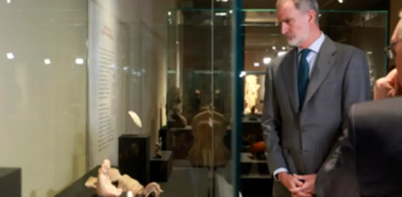 Rey Felipe VI admite 'mucho abuso' en la Conquista de América durante visita a exposición mexicana