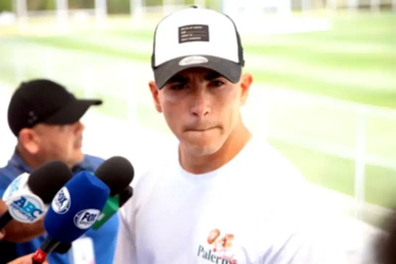 Reyes afirma que nadie está por encima del club tras sanción a Martial