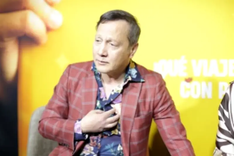 Rob Schneider pide reinstaurar el servicio militar obligatorio en México