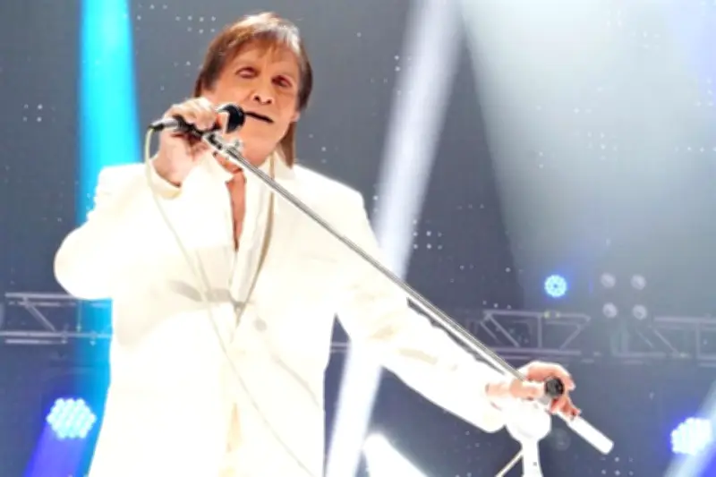 Roberto Carlos: El Romántico Inalcanzable que Sigue Conquistando Corazones