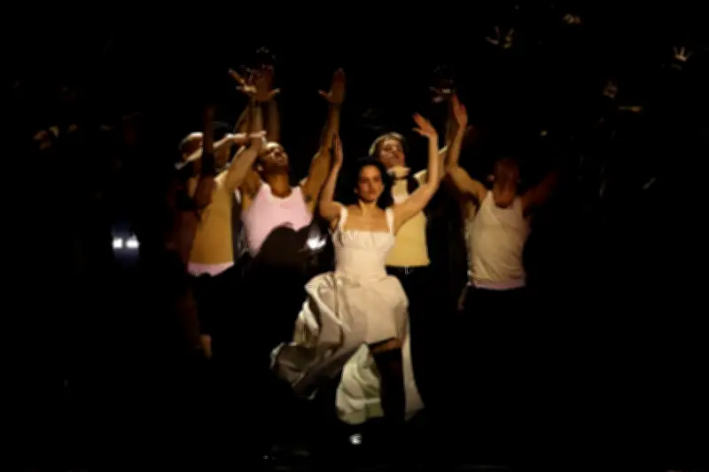 Rosalía ilumina los Brit Awards 2026 con un espectáculo rave junto a Björk