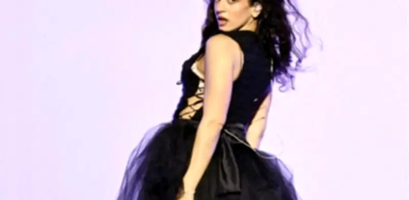 Rosalía suspende concierto en Milán por intoxicación alimentaria severa