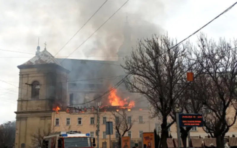 Rusia ataca centro histórico de Leópolis, dañando patrimonio de la UNESCO y dejando más de 20 heridos