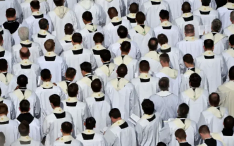 Sacerdote bendice a pareja homosexual en Sonora y Arquidiócesis emite llamado de atención