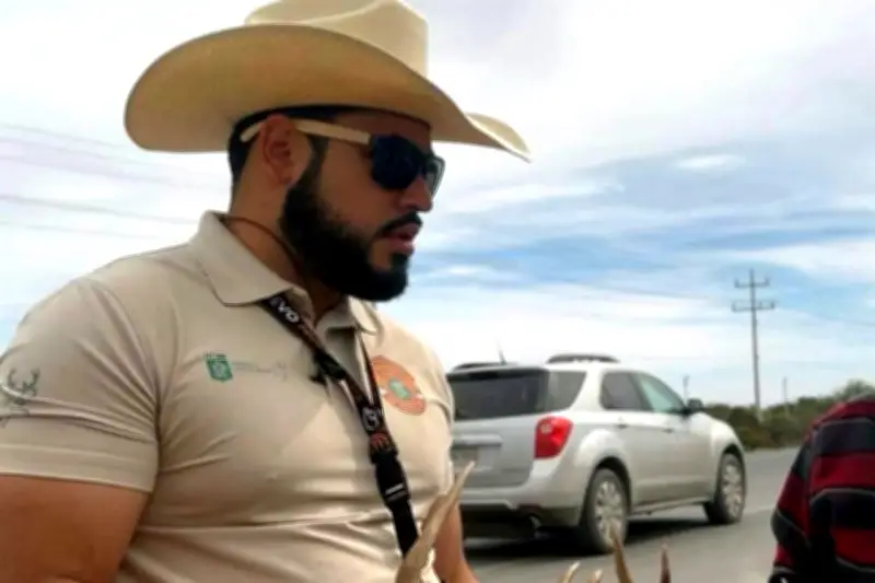 Salvan de recorte a cuñado de Arratia; despedidos denuncian favoritismo