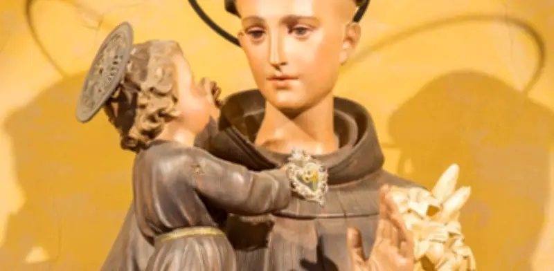 San Antonio de Padua y el Niño Jesús: La Historia Detrás del Símbolo de Fe