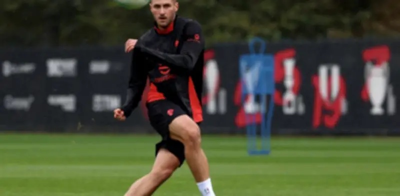 Santi Giménez se recupera: entrena con el Milan y apunta a la Selección Mexicana