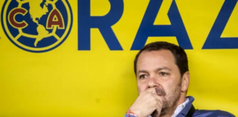 Santiago Baños desmiente rumores de salida del América y reafirma su compromiso