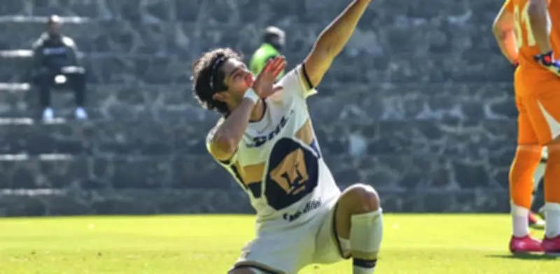 Santiago López enciende el clásico Pumas-América con festejo al estilo Cuauhtémoc Blanco