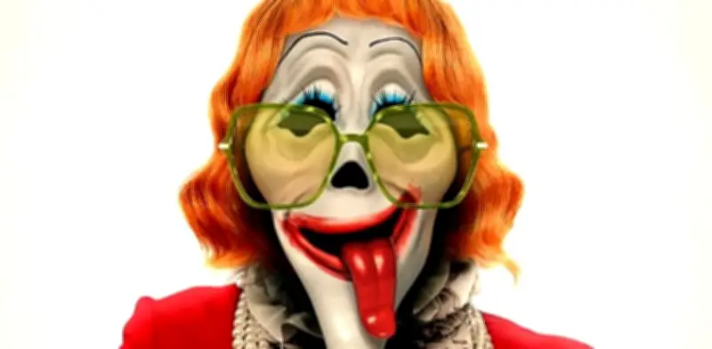 Scary Movie 6 lanza póster con homenaje a Amy Madison tras su Oscar