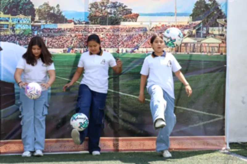 Secretaría de las Mujeres convoca a concurso de dominadas para Mundial 2026