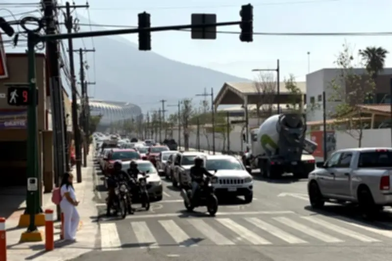 Semáforo Descompuesto Causa Caos Vial en Guadalupe, Nuevo León