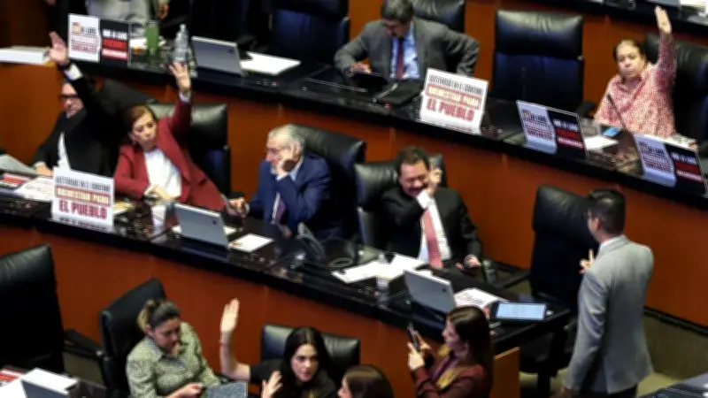 Senado aprueba límite a pensiones doradas de burócratas: máximo 50% del salario presidencial