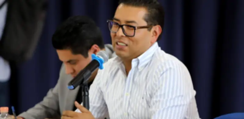 Senador impulsa reforma para combatir monopolios en autobuses de pasajeros