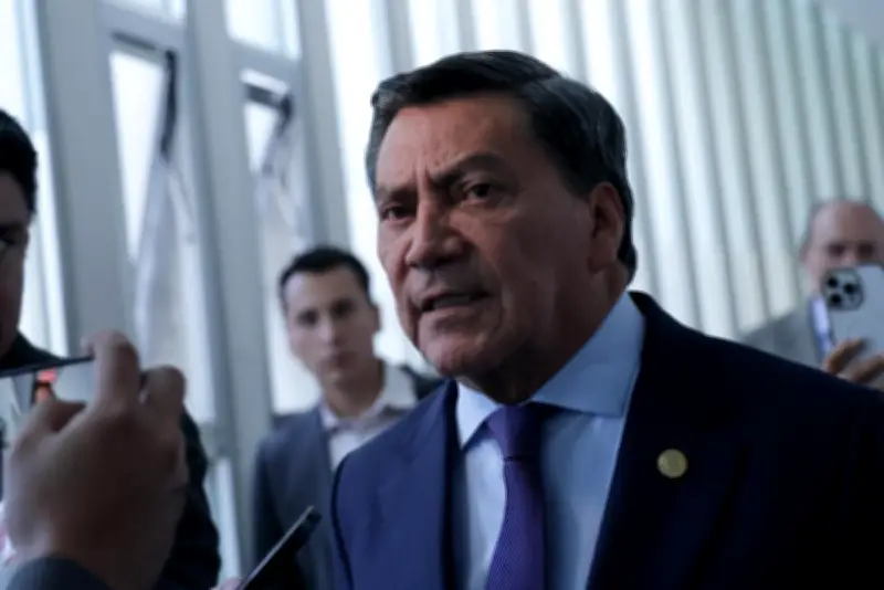 Senador morenista afirma que votación del Plan B electoral está en el aire