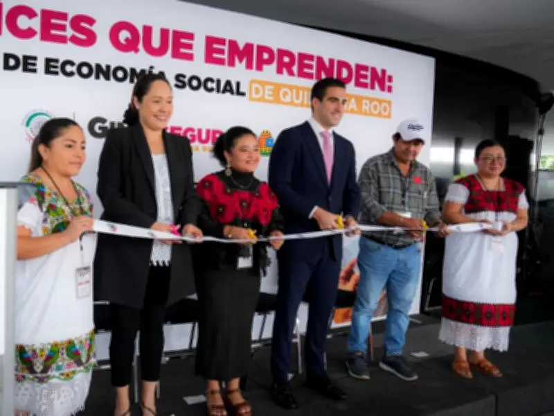 Senador Segura inaugura exposición de artesanías y anuncia reforma de turismo comunitario