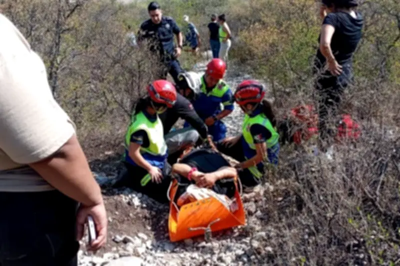 Senderista sufre lesión de tobillo en cerro de San Pedro Garza García