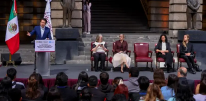 SEP analiza prohibir celulares en escuelas para proteger salud mental de estudiantes