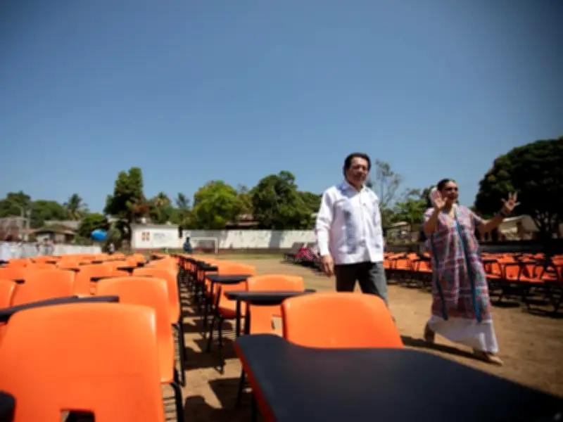 SEP entrega mobiliario escolar en Guerrero y llama a registrar para Beca Rita Cetina