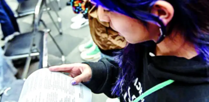 SEP impulsa poesía de Sabines en escuelas para fomentar lectura colectiva