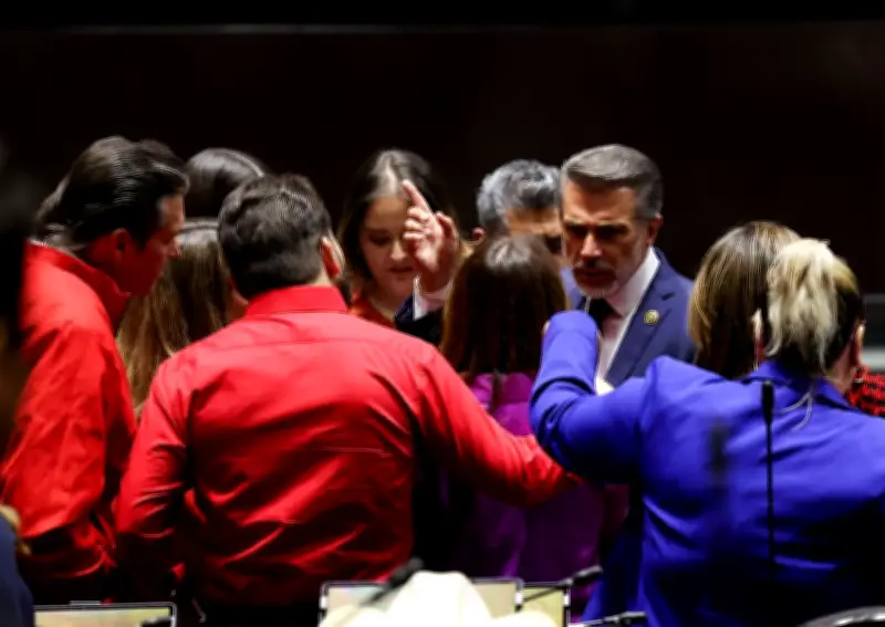 Sergio Mayer regresa a San Lázaro y justifica su licencia para reality show