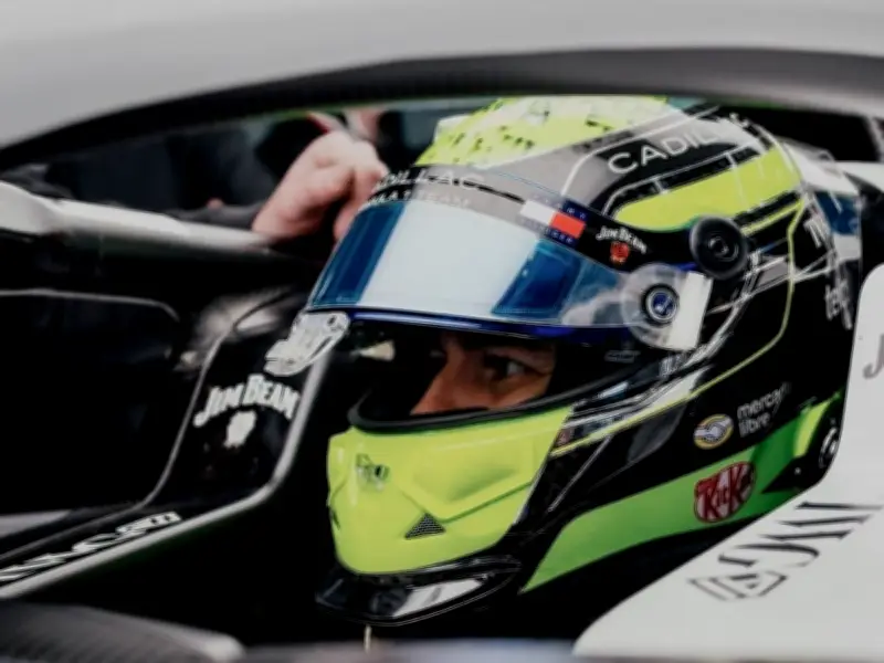 Sergio Pérez enfrenta problemas de despliegue de energía en el GP de Japón