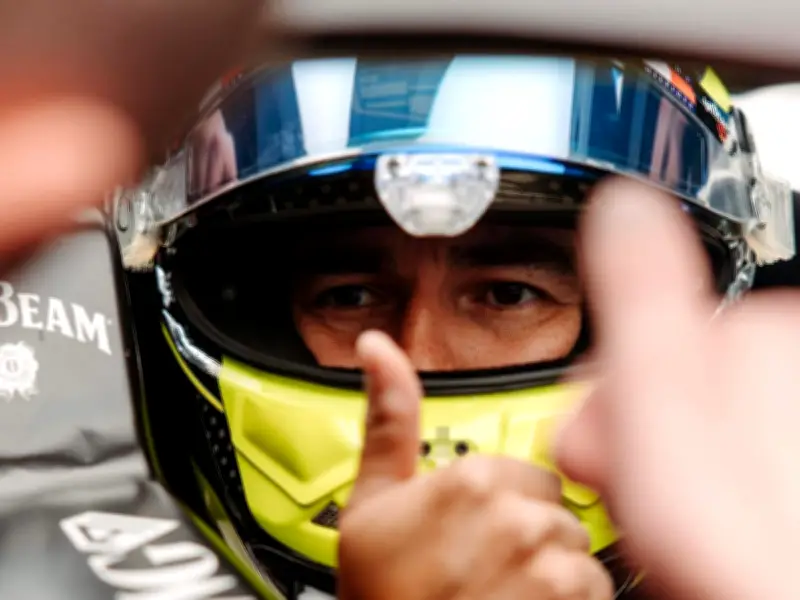 Sergio Pérez supera obstáculos para competir en Sprint de China tras falla de combustible