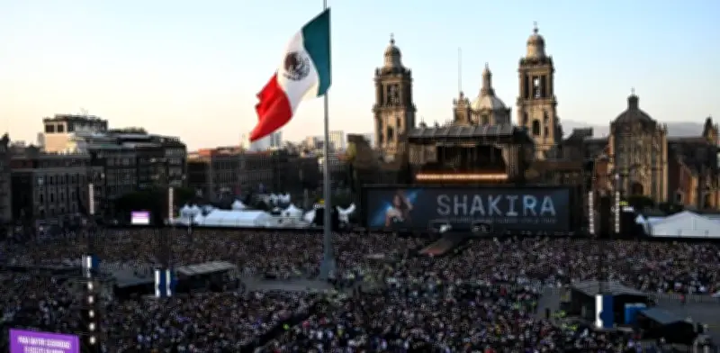 Shakira congrega a 400 mil personas en histórico concierto en el Zócalo de la CDMX