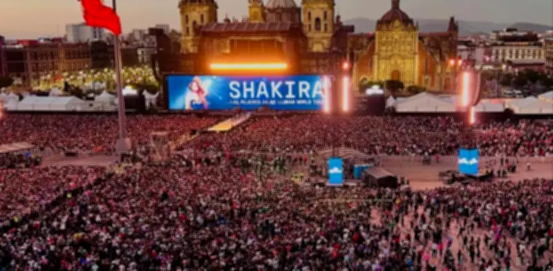 Shakira ilumina el Zócalo con 'La Fuerte' y estrena atuendo dorado exclusivo
