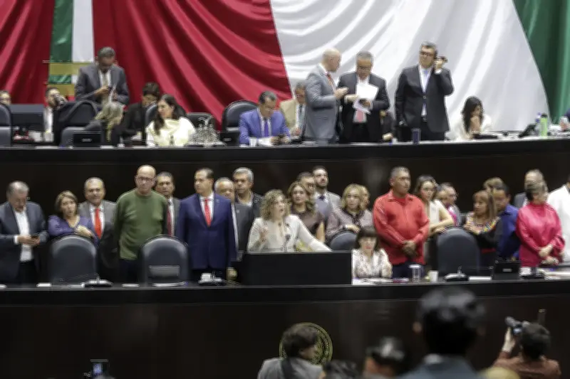 Sheinbaum acusa a PT y Verde de querer mantener privilegios en nombramientos plurinominales