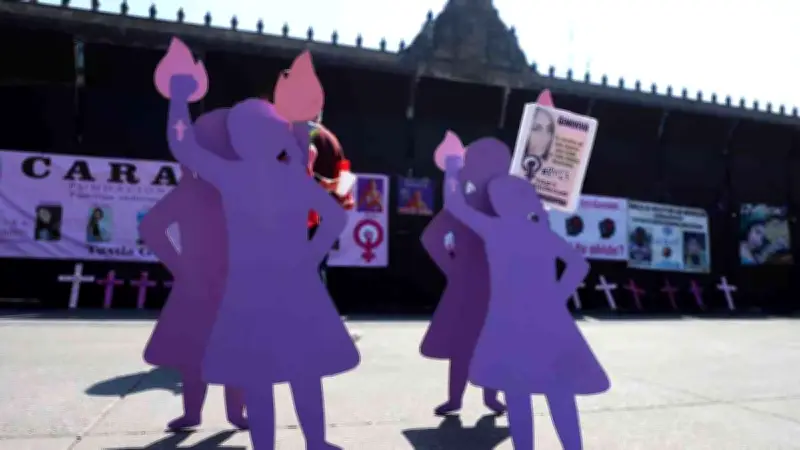 Sheinbaum afirma disminución de feminicidios y anuncia blindaje de Palacio Nacional para 8M