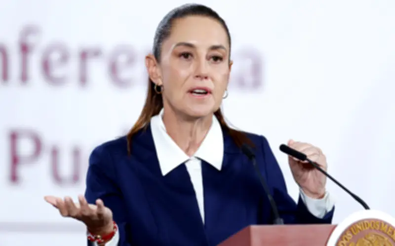 Sheinbaum atribuye derrame en Golfo a barco y exonera a Pemex, pide intervención fiscal