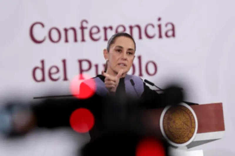 Sheinbaum califica de 'falsa' imagen de Greenpeace sobre derrame en el Golfo de México