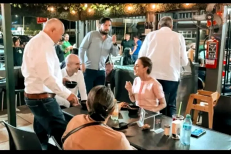 Sheinbaum celebra cena en taquería de Ciudad Constitución, Baja California Sur