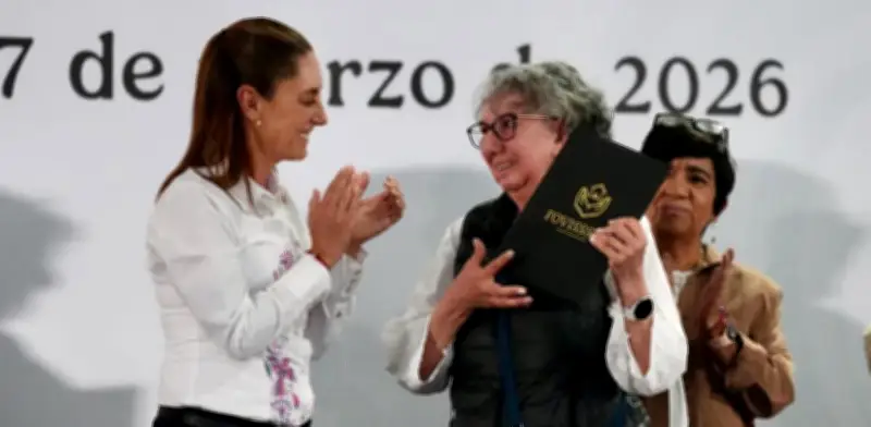 Sheinbaum entrega escrituras y condonaciones de créditos a mujeres en Edomex