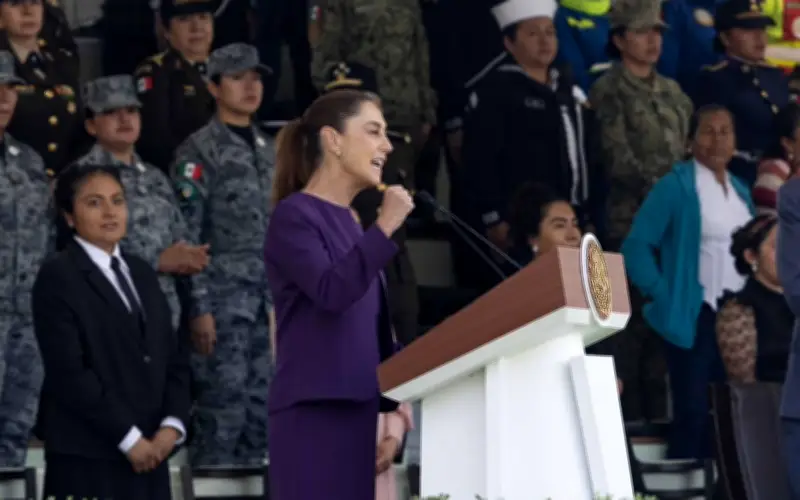 Sheinbaum honra a mujeres militares como 'tejedoras de la patria' en conmemoración del 8M