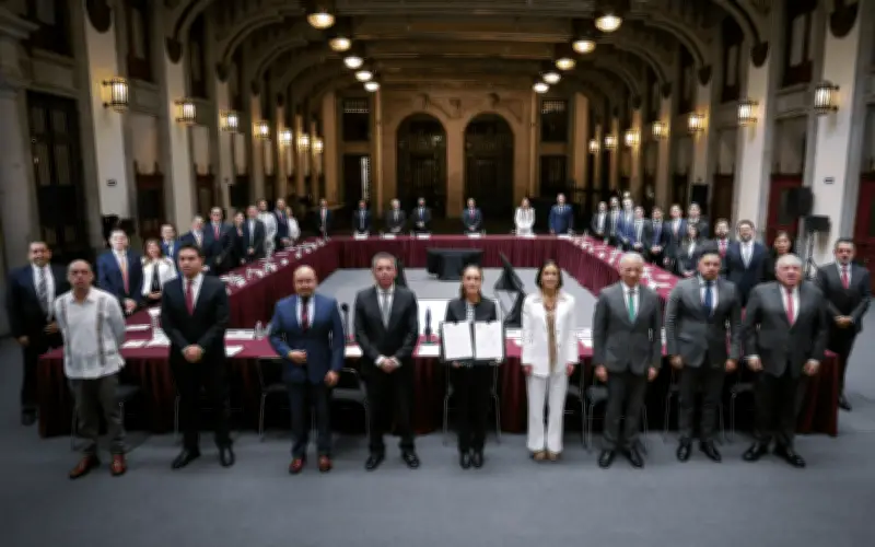 Sheinbaum Renueva Acuerdo para Gasolina Bajo 24 Pesos Pese a Conflicto en Medio Oriente