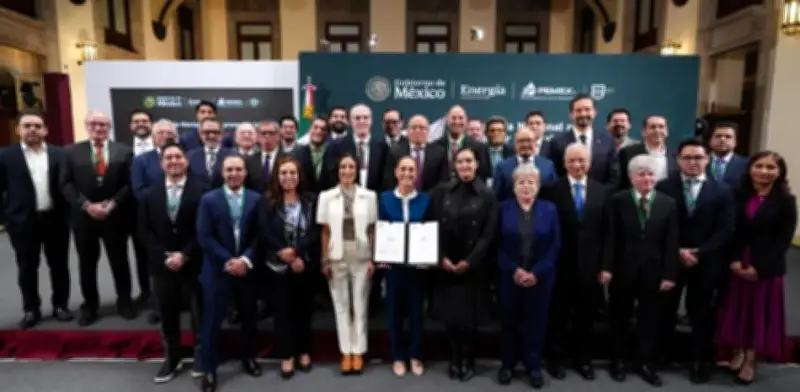 Sheinbaum renueva pacto para mantener gasolina Magna bajo 24 pesos por litro