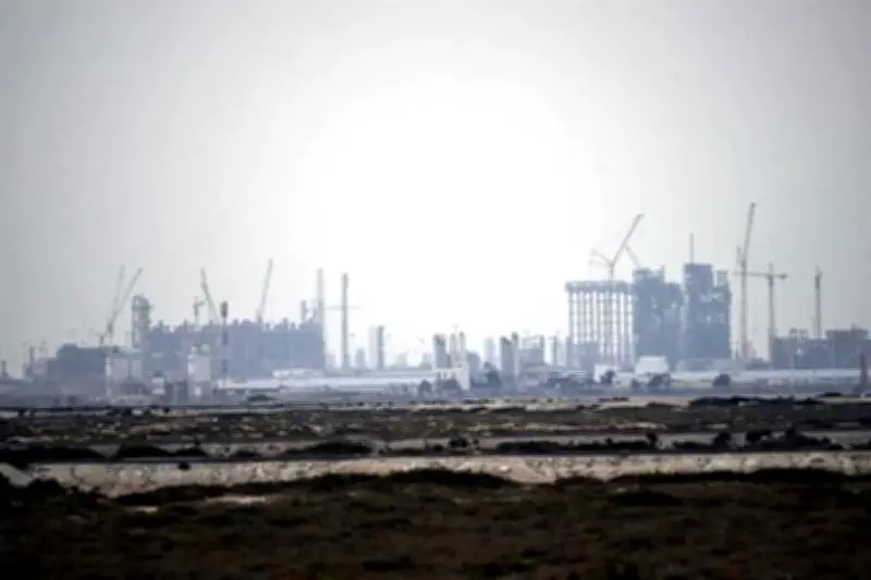 Shell declara fuerza mayor a clientes que compran gas qatarí por crisis en Medio Oriente