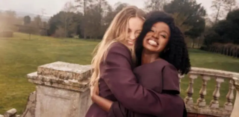 Showrunner de Bridgerton 5 defiende cambio inclusivo: 'No hay lugar para la homofobia'