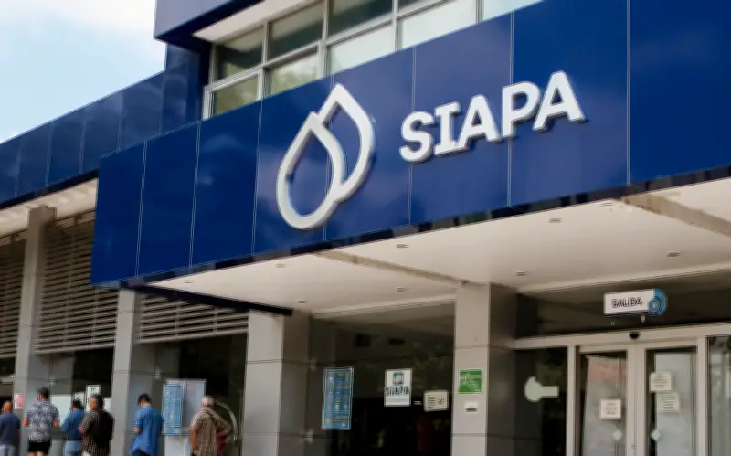 Siapa Jalisco inicia limpieza emergente de tanques por problemas de olor y color en agua